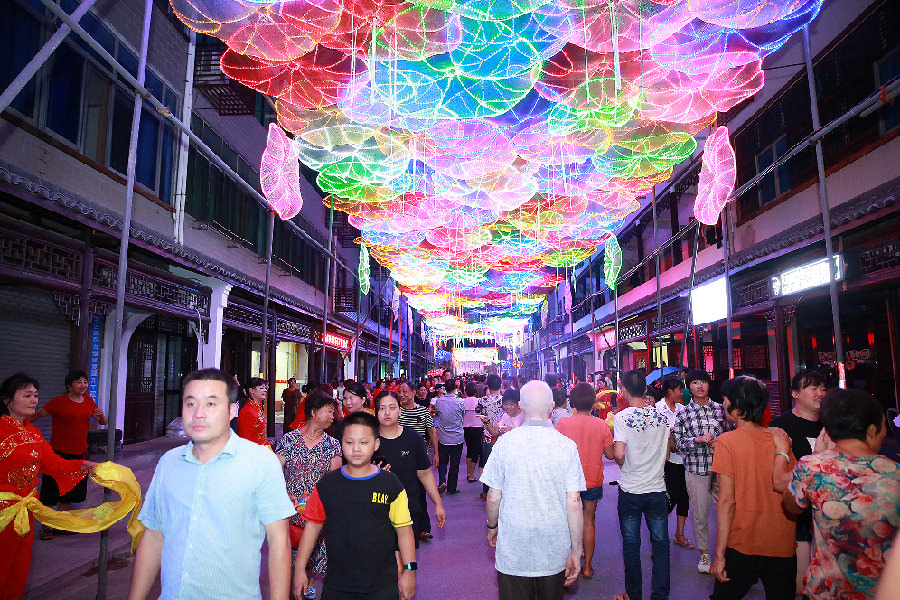 浙江东阳李宅荷花灯会
